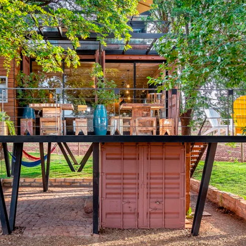 Casa Container Suspensa